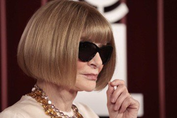 O visual de Anna Wintour tornou-se ícone no mundo da moda — o inconfundível corte de cabelo no estilo bob clássico e os óculos escuros -  (crédito: kena betancur / AFP))