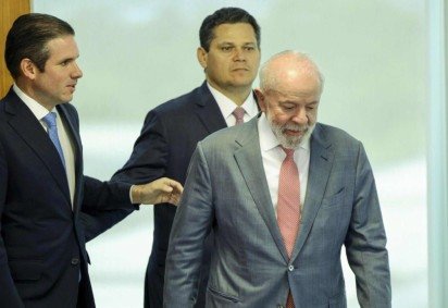 Mais da metade dos deputados federais considera a relação do governo de Luiz Inácio Lula da Silva (PT) com o Congresso como negativa -  (crédito: Platobr Politica)