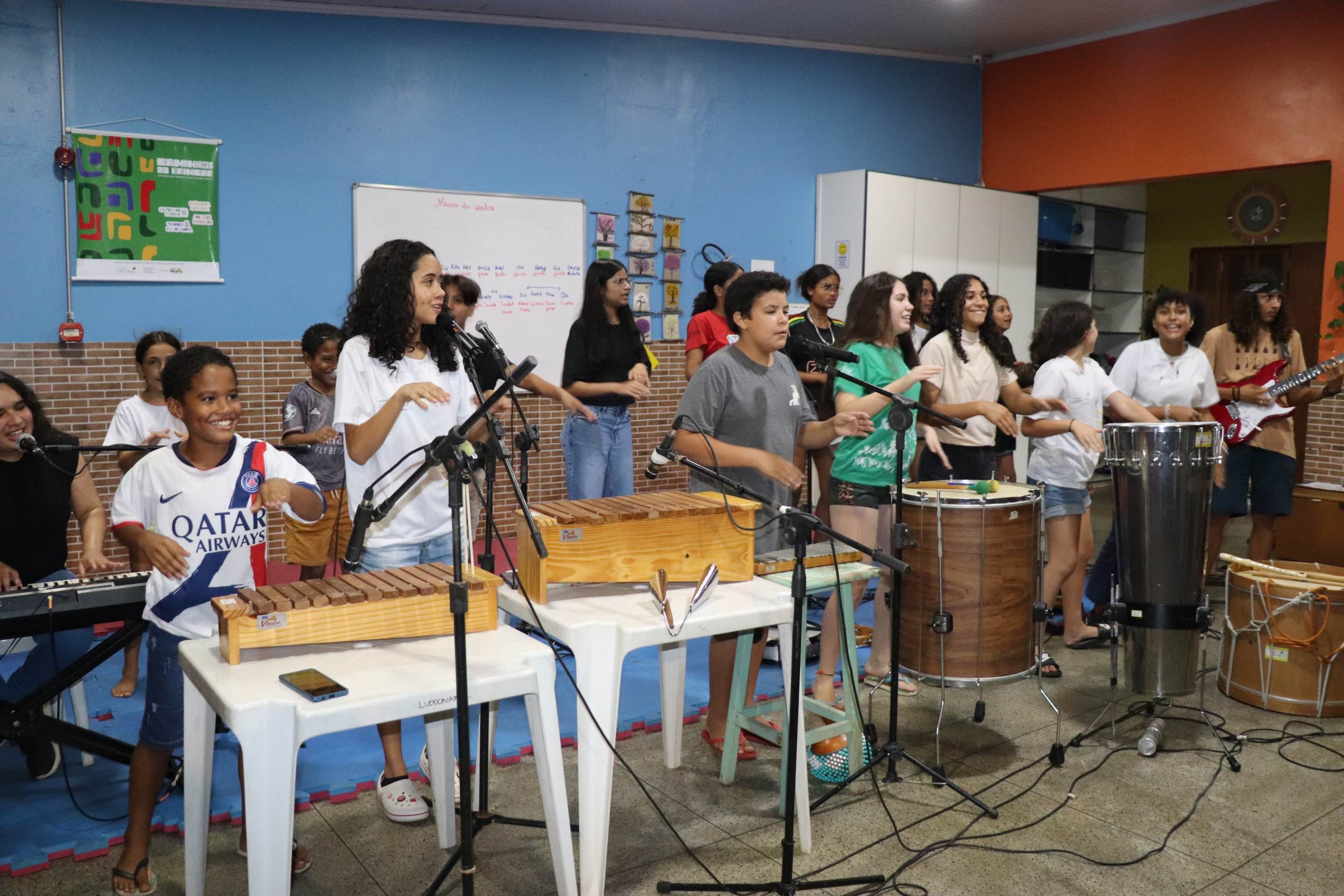 Na Ludocriarte, as crian&ccedil;as tem oficinas de teatro, arte e m&uacute;sica