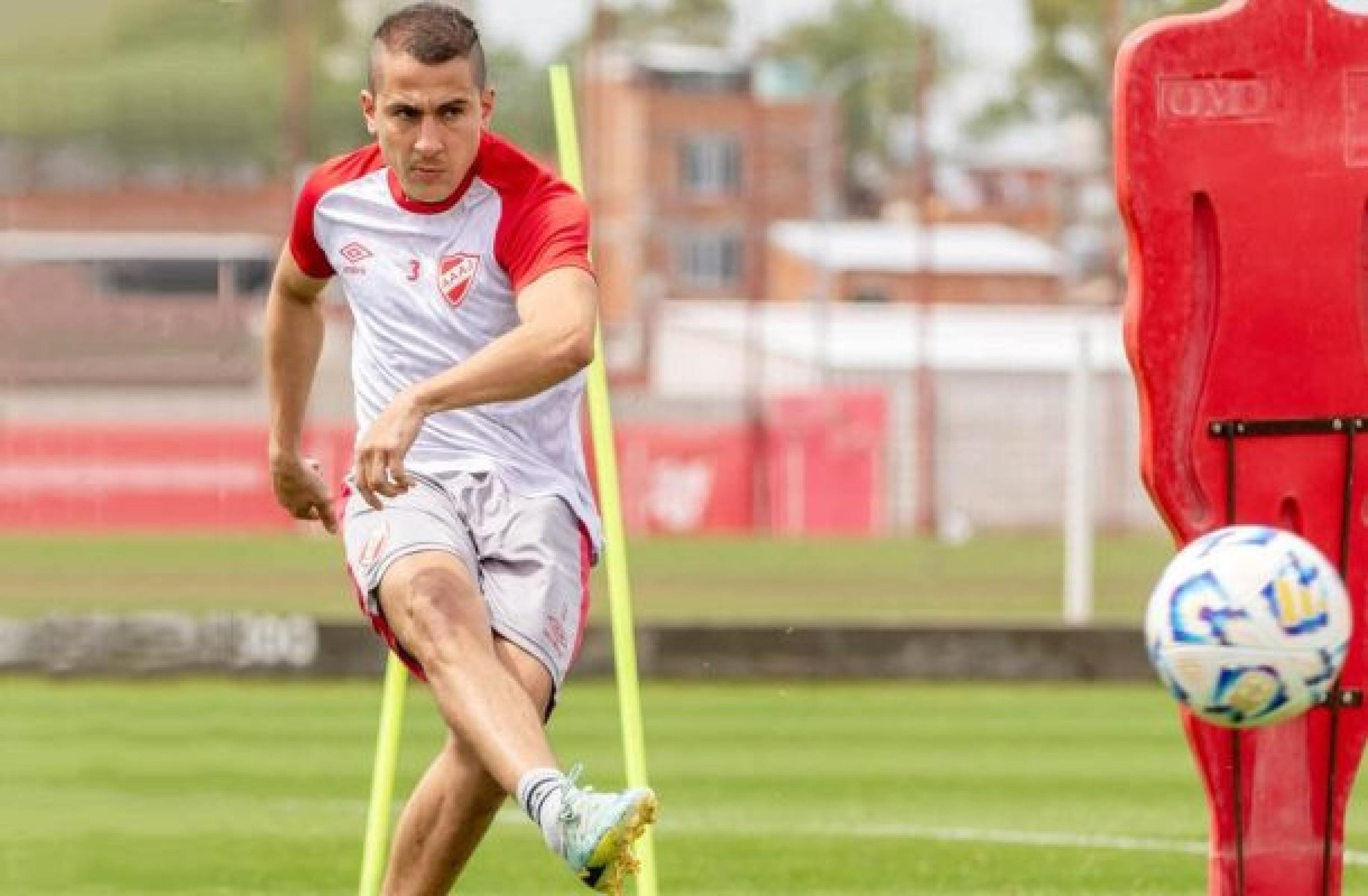 Lateral-direito lesionado em lance com Marcelo volta a atuar após dois anos Lateral-direito lesionado em lance com Marcelo volta a atuar após dois anos