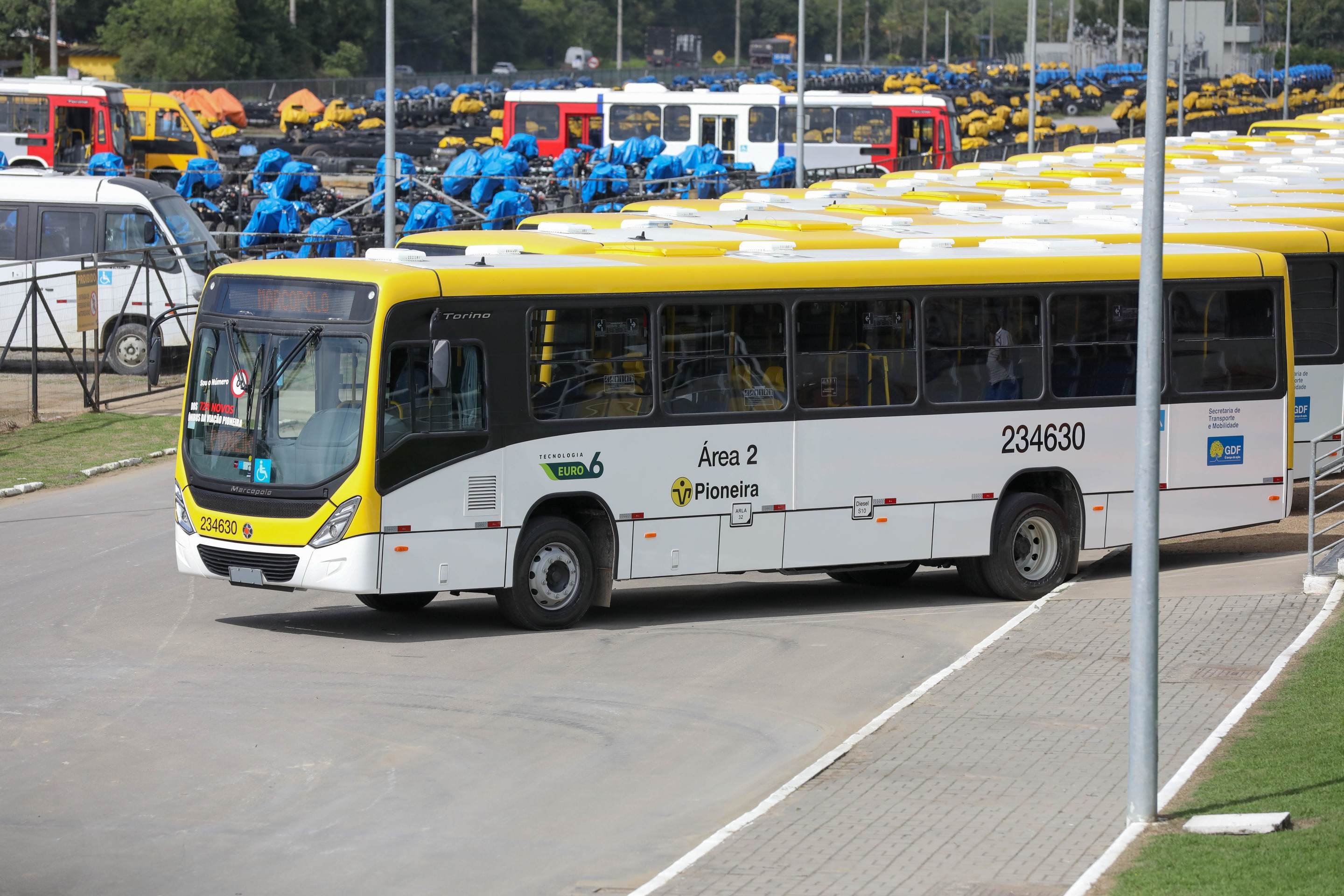 Frota do DF contará com 217 novos ônibus este ano, anuncia Ibaneis Rocha