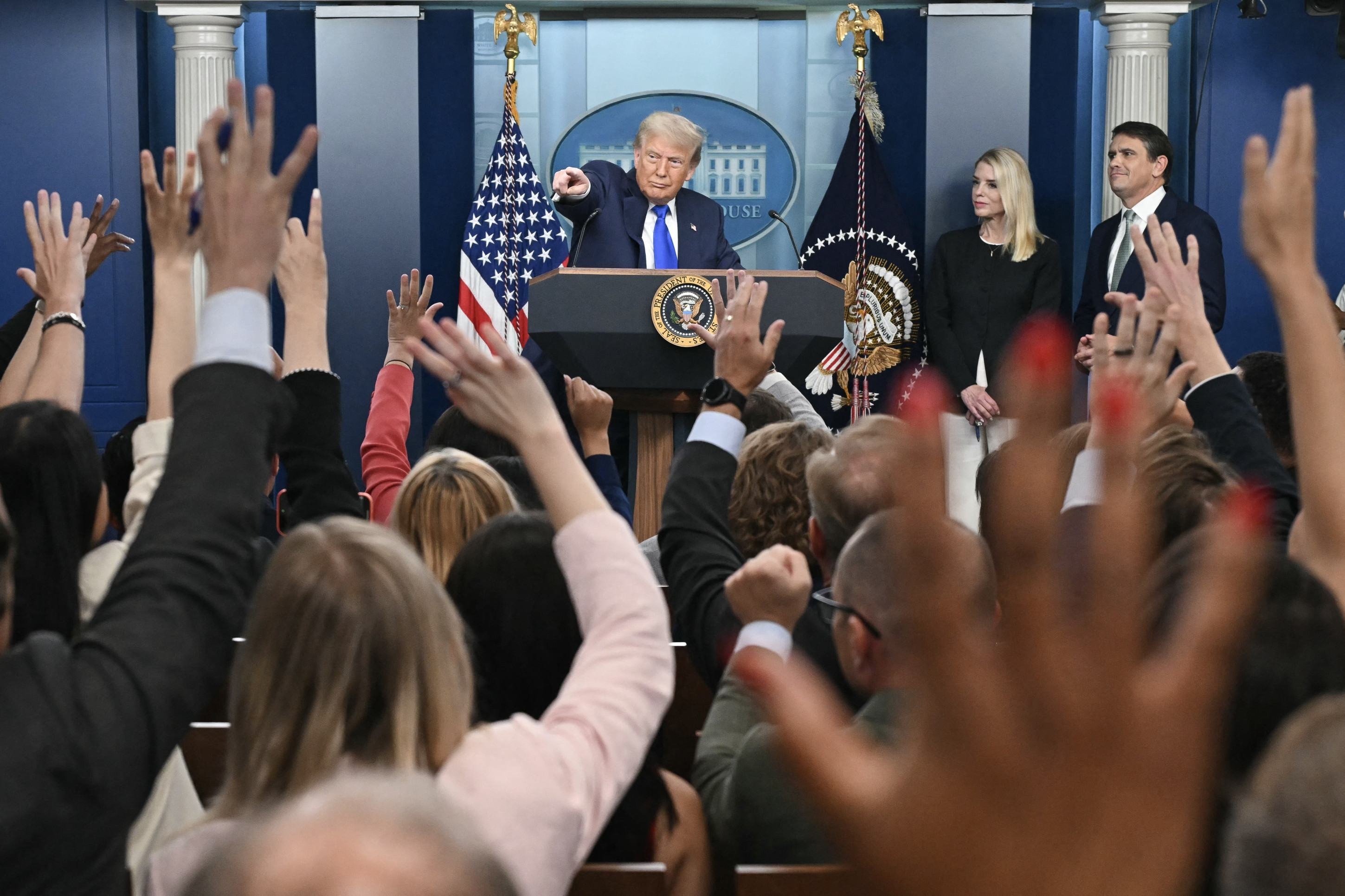 Suprema Corte limita poderes de juízes contra decretos de Trump