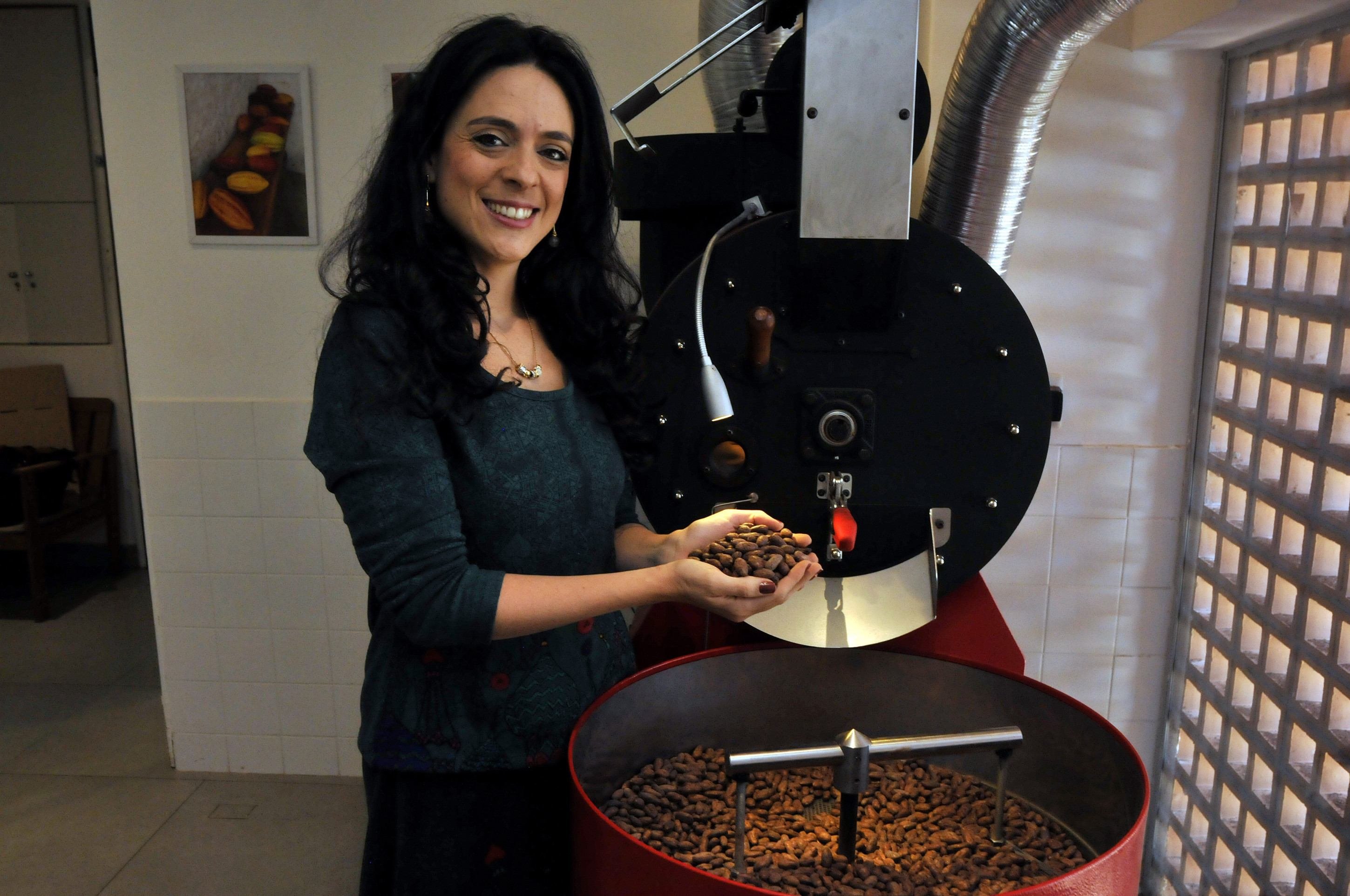  27/06/2025 Cr&Atilde;&copy;dito: Marcelo Ferreira/CB/D.A Press. Brasil. Bras&Atilde;&shy;lia - DF - Produ&Atilde;&sect;&Atilde;&pound;o de chocolate artesanal. Labarr Chocolate de Origem. Adriana Labarr&Atilde;&scaron;re, propriet&Atilde;&iexcl;ria.