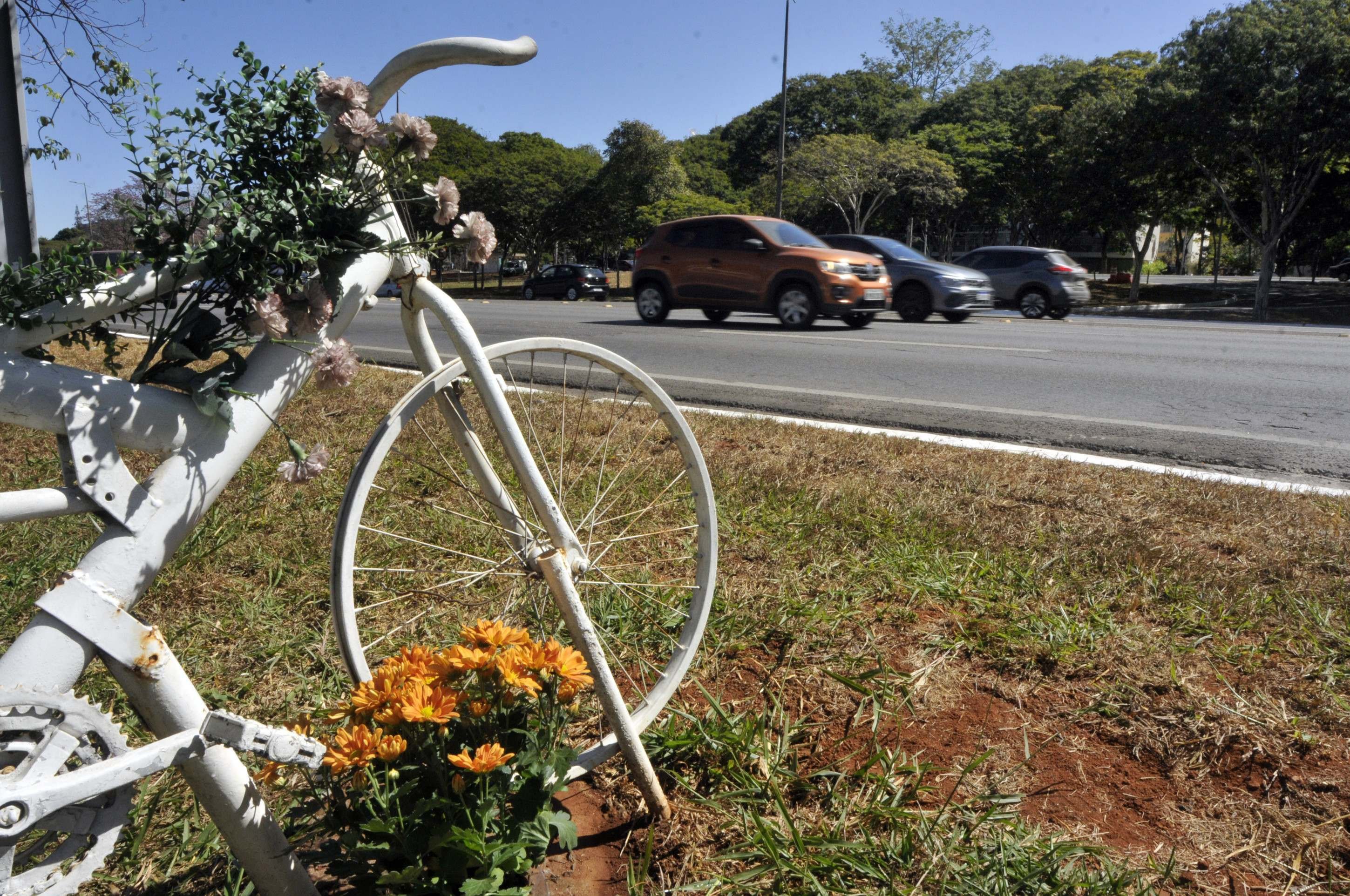 Bete e Pérsio, pais de Pedro, e Luiza, filha: "um luto que não encerra"