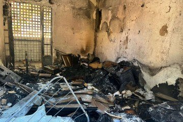 Uma vela acesa pode ter sido a causa do incêndio - (crédito: Bruna Pauxis) Uma vela acesa pode ter sido a causa do incêndio - (crédito: Bruna Pauxis)