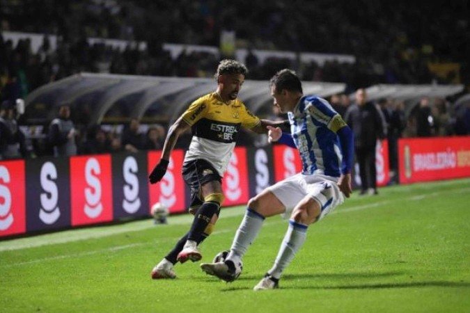 Times fizeram um clássico emocionante com gol de joia avaiana -  (crédito: Foto: Celso da Luz/ Criciúma E.C.)