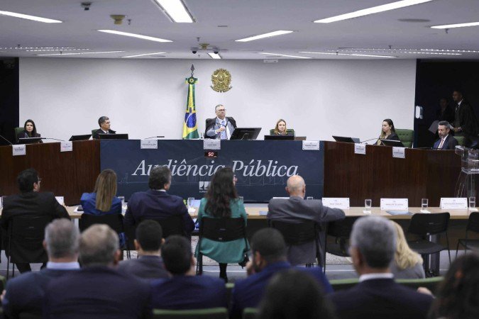 O ministro Flávio Dino durante a audiência: 
