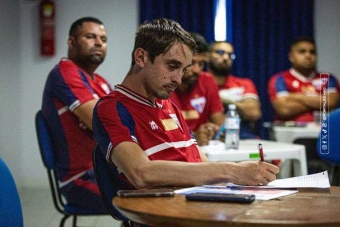 Atletas e funcionários da base serão beneficiados com novo projeto bilingue do Fortaleza - (crédito: Foto: João Moura/Fortaleza EC) Atletas e funcionários da base serão beneficiados com novo projeto bilingue do Fortaleza - (crédito: Foto: João Moura/Fortaleza EC)