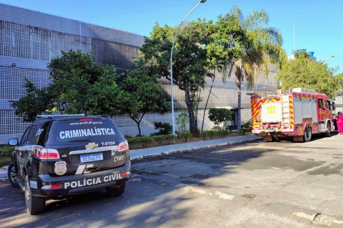 A Polícia Civil fez perícia no local e investiga as circunstâncias do incêndio -  (crédito: Marcelo Ferreira / CB/DaPress)