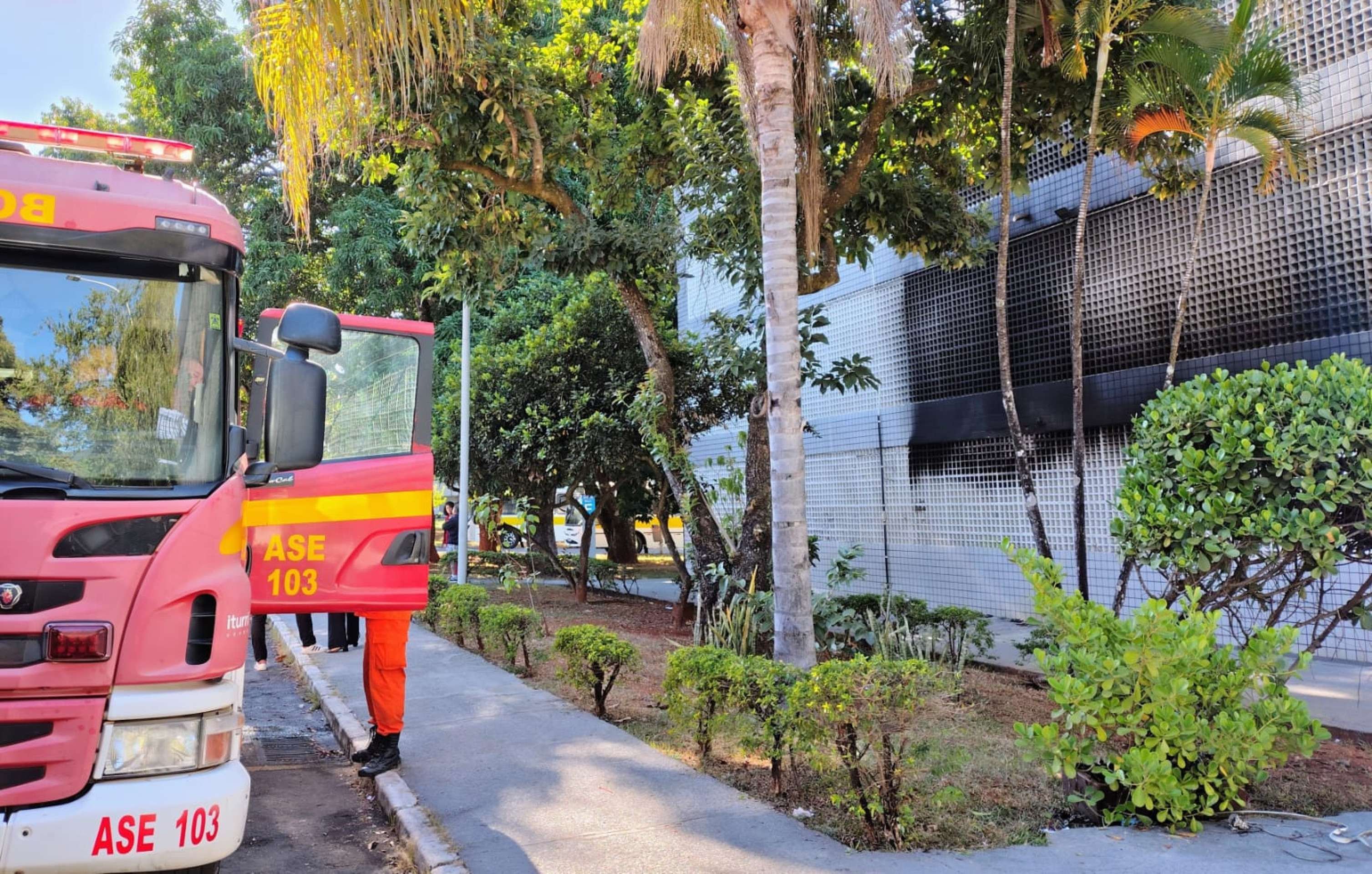 Idoso morre em incêndio em apartamento na SQS408, na madrugada desta sexta-feira (27/6)