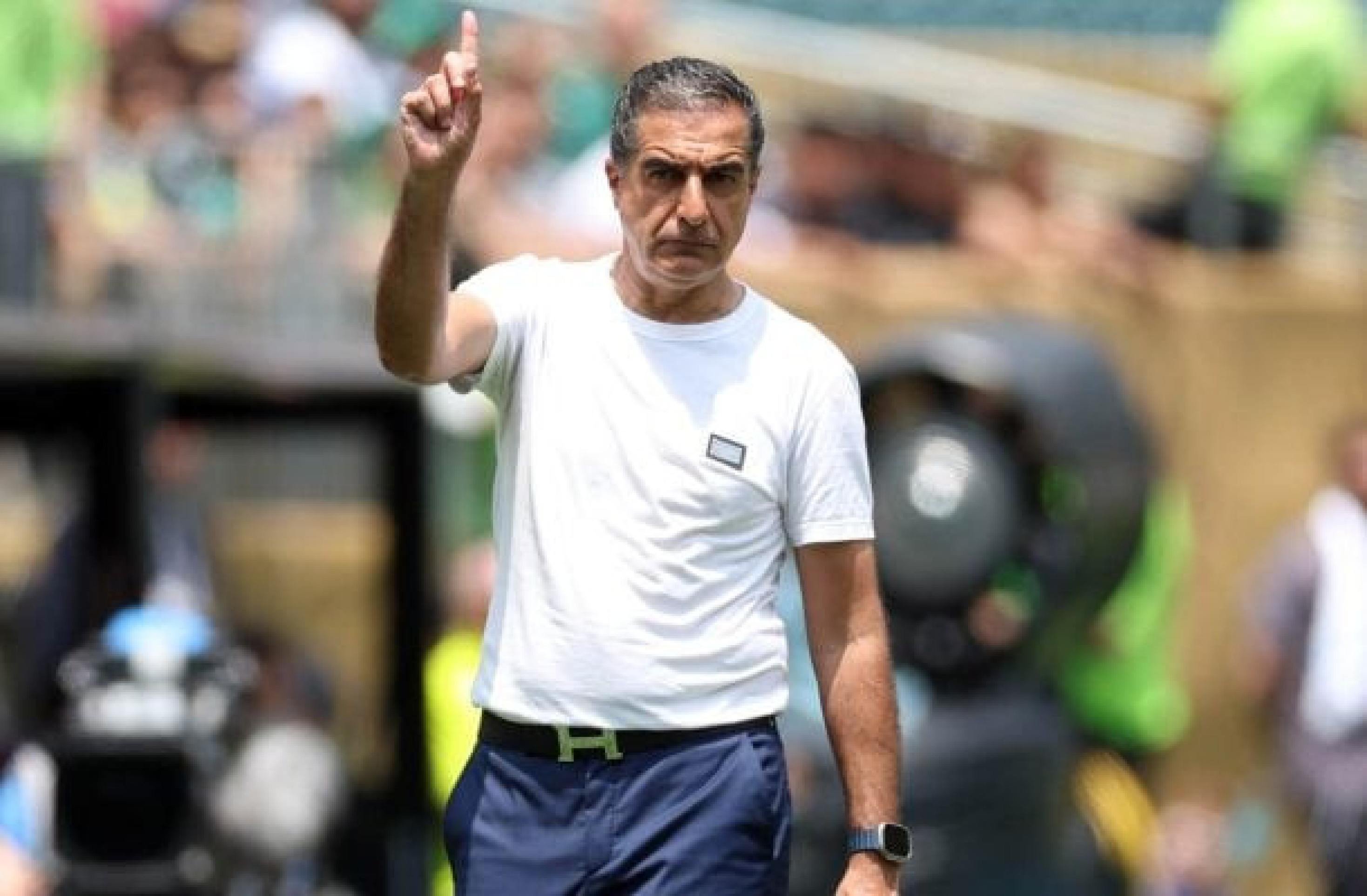 Paiva lamenta eliminação, mas exalta elenco do Botafogo: ‘Deixaram tudo em campo’