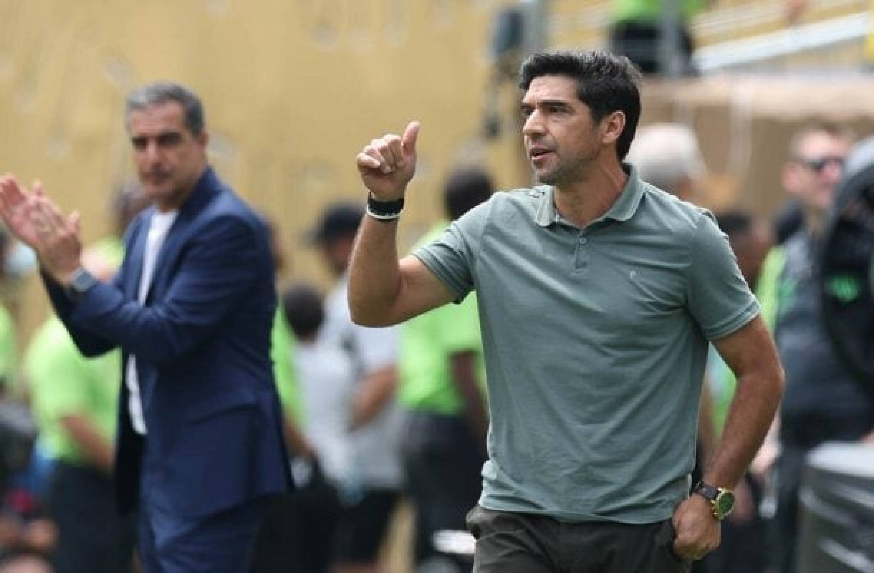 Abel diz que Paulinho precisa de nova cirurgia e celebra classificação do Palmeiras