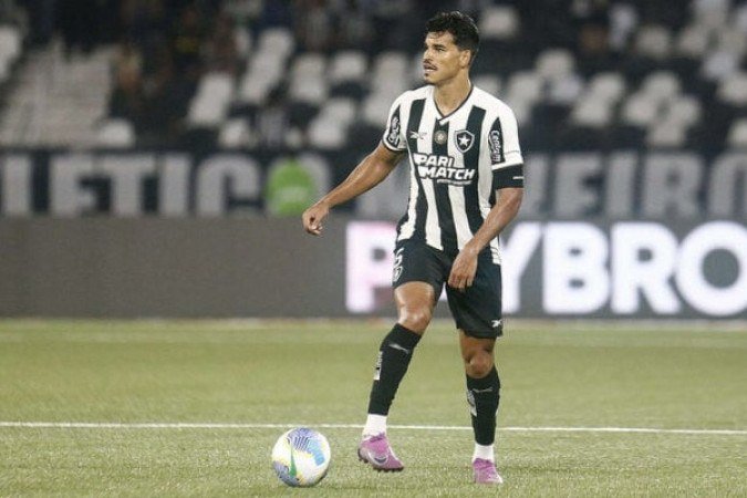 BARBOSA - Não marca como um Gregore. Porém, combateu forte no meio de campo e ainda se assiscou a distribuir o jogo. Na etapa final, porém, cedeu a vaga a Newton - NOTA: 6,0 - Foto: Vitor Silva/Botafogo 