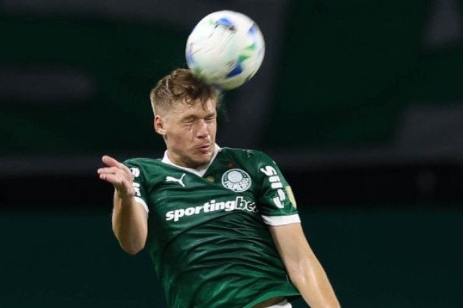 BRUNO FUCHS -  O substituto do lesionado Murilo fez um jogo muito seguro, conseguindo anular as investidas por quem caiu pelo seu setor e ainda ajudar ao lateral. Errou apenas num lance no intervalo, não subindo com Igor Jesus. NOTA 6,5.  Foto: Cesar Greco/Palmeiras