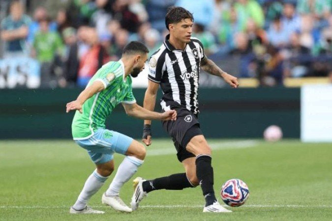 CORREA - O melhor que veio do banco de reservas. Confiante, arriscou algumas boas jogadas que levaram o Glorioso à frente. Tem bola para ser titular - NOTA: 7,0 - Foto: Vitor Silva/Botafogo 