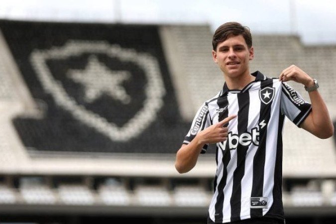 MONTORO - Não teve o drible para sair dos adversários e perdeu algumas bolas em zonas perigosas.