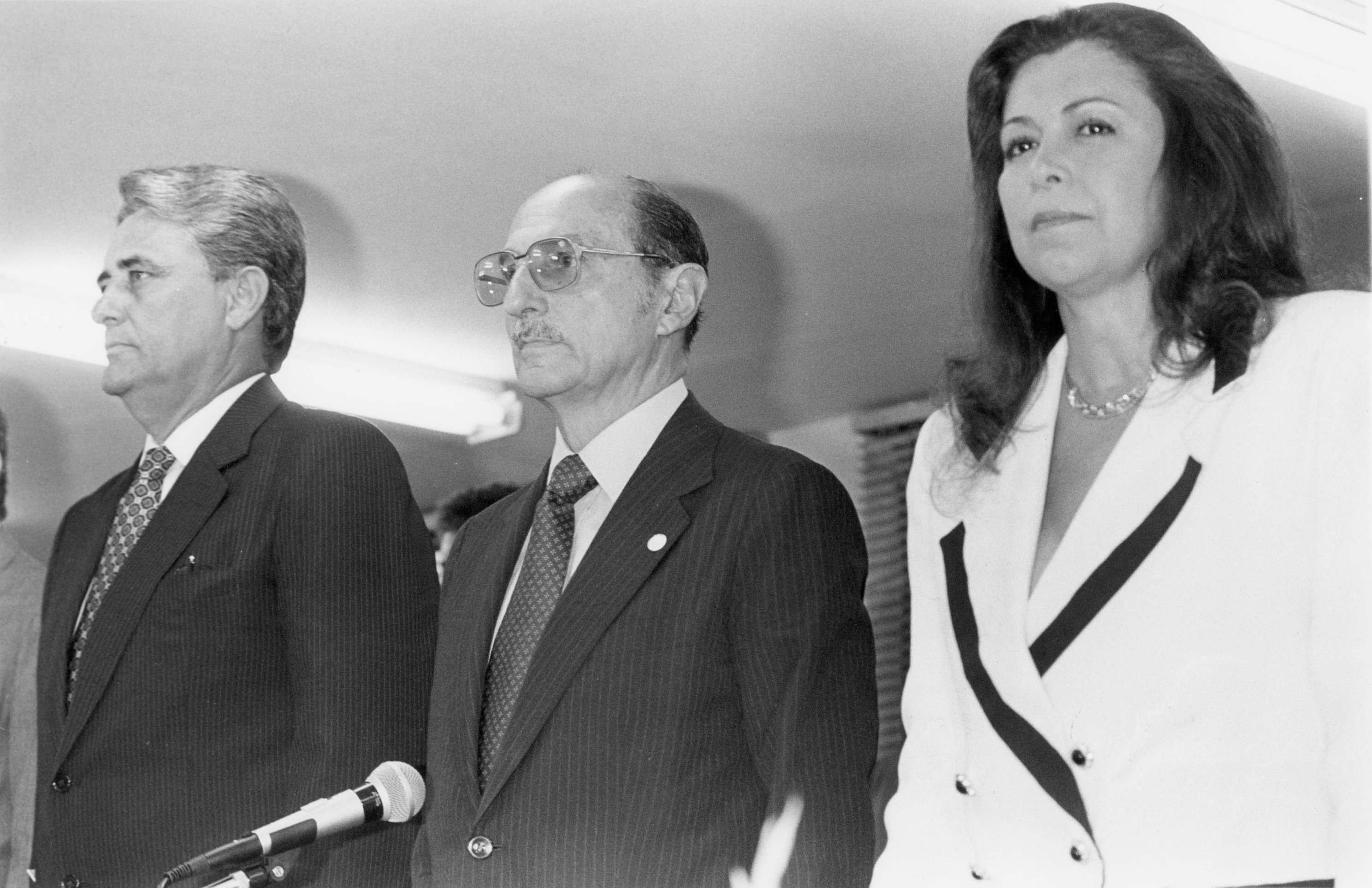  01/01/1991- Joaquim Domingos Roriz, ao lado de José Ornellas de Souza Filho e Márcia Kubitschek, toma posse como o primeiro governador eleito pelo voto direto no Distrito Federal