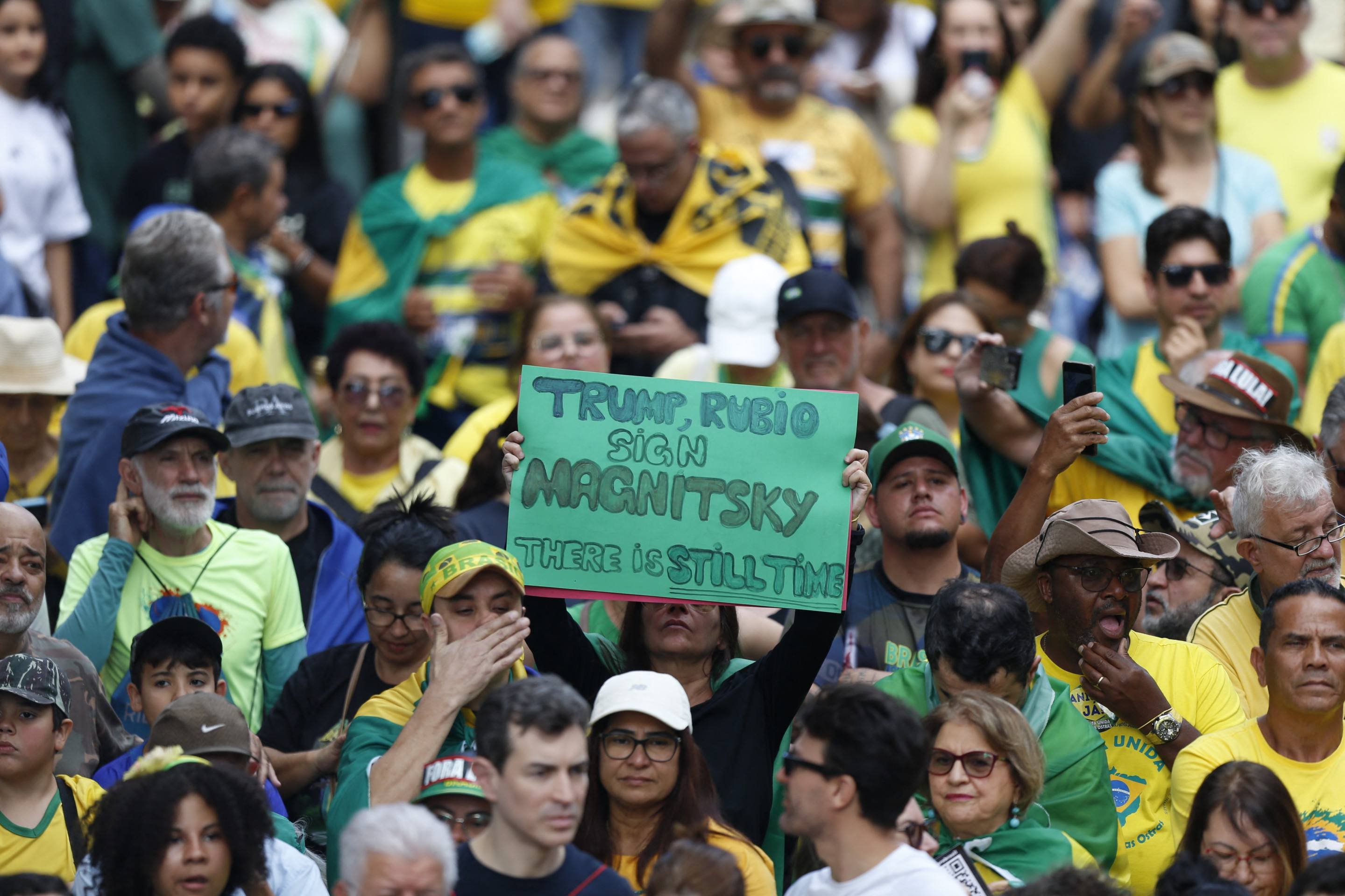  Apoiadores do ex-presidente brasileiro Jair Bolsonaro participam de um comício na Avenida Paulista, em São Paulo, Brasil, em 29 de junho de 2025