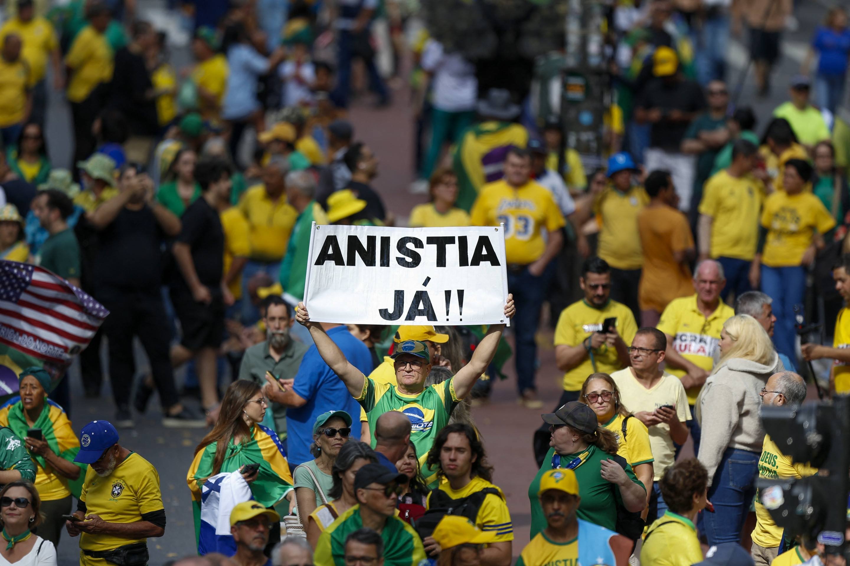  Apoiadores do ex-presidente brasileiro Jair Bolsonaro participam de um comício na Avenida Paulista, em São Paulo, Brasil, em 29 de junho de 2025