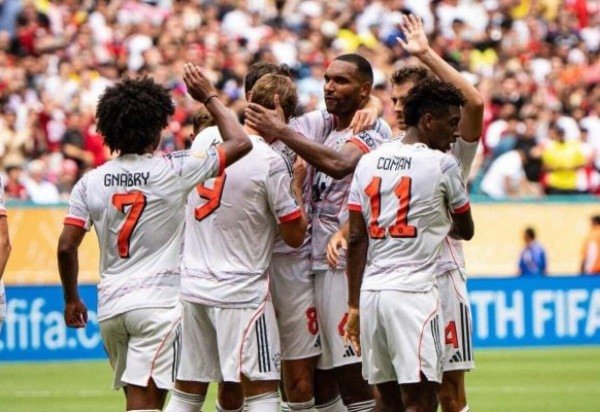 Jogadores do Bayen comemoram. Time elimina o Flamengo e está nas quartas de final do Mundial