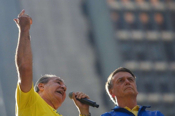 O diálogo foi recuperado do celular de Bolsonaro pela Polícia Federal -  (crédito:  Miguel SCHINCARIOL / AFP)