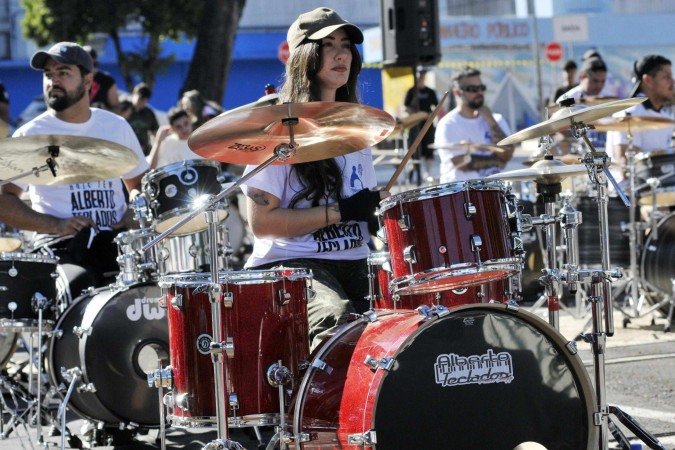 Alexia Loren, 25, foi convidadada a participar por um amigo