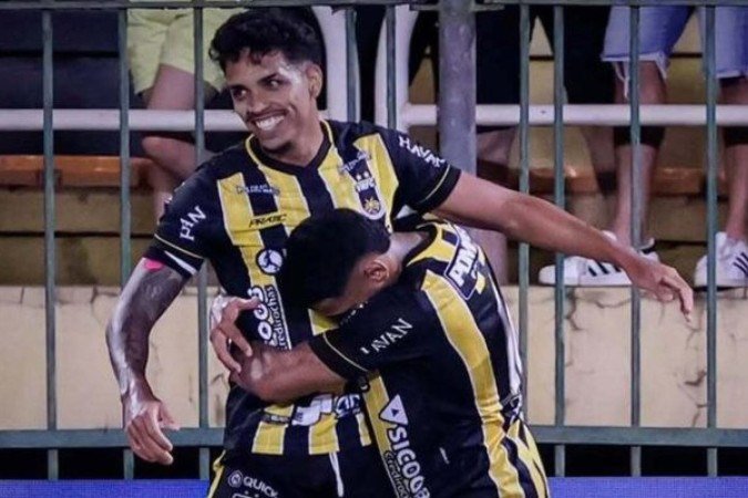 Jogadores do Voltaço comemoram gol do triunfo sobre o Operário-PR - (crédito: Foto: Anderson Mendes /COMKT-VRFC) Jogadores do Voltaço comemoram gol do triunfo sobre o Operário-PR - (crédito: Foto: Anderson Mendes /COMKT-VRFC)