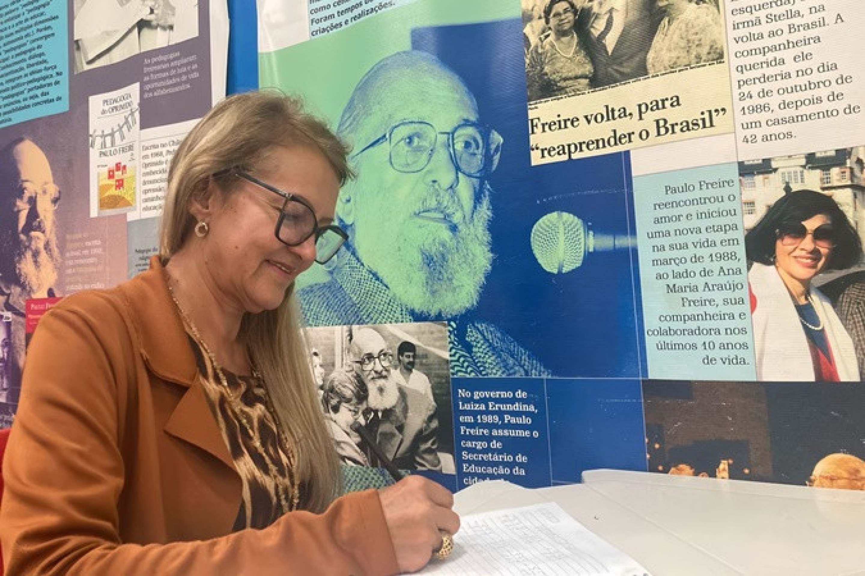 Pedrina aprendeu a ler e a escrever graças à Casa de Paulo Freire Pedrina aprendeu a ler e a escrever graças à Casa de Paulo Freire