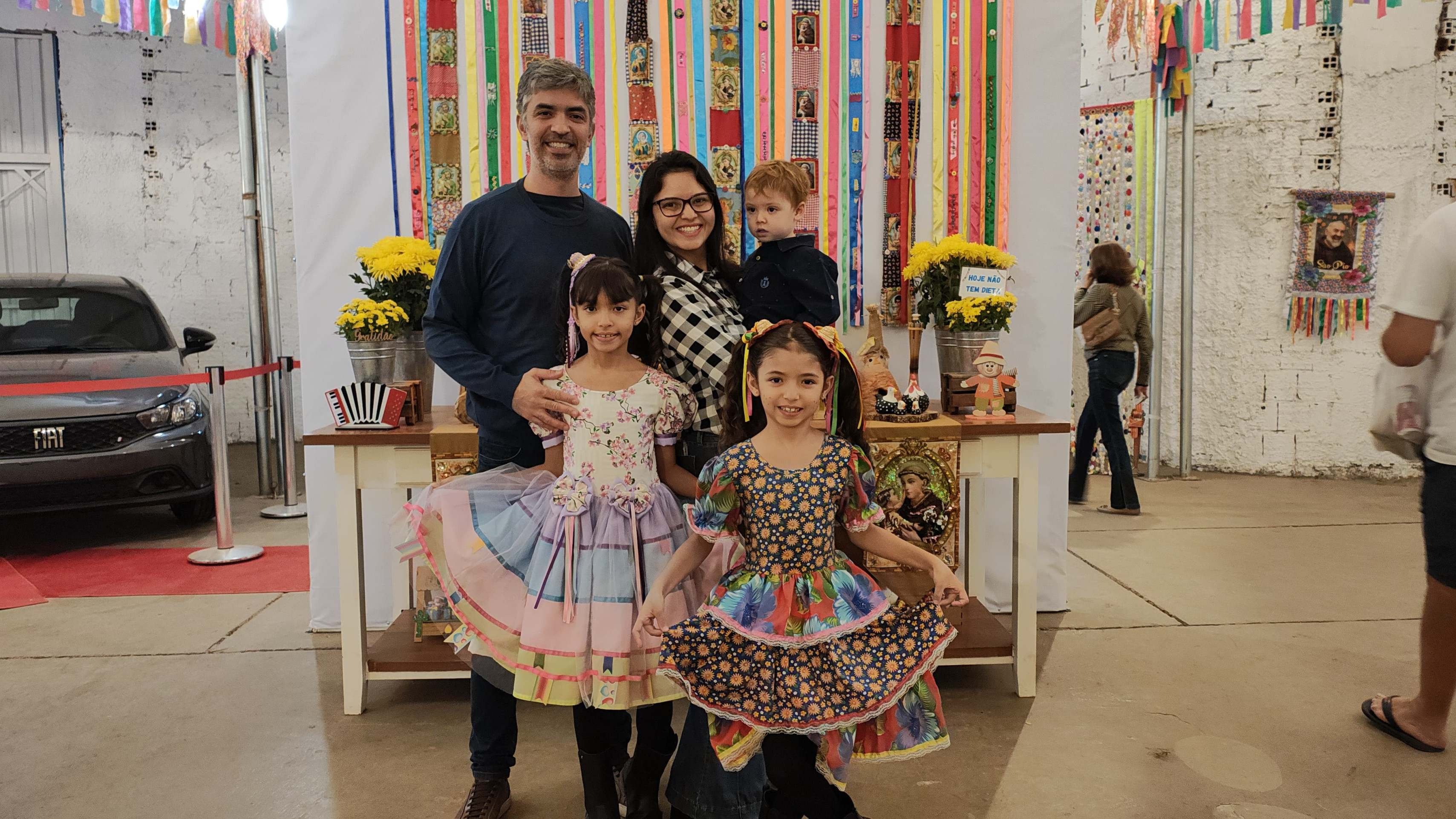 Alegria e devoção em família na festa junina da Paróquia São Pio