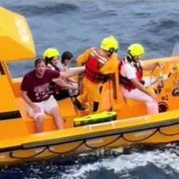 Pai pula no mar após criança cair de cruzeiro da Disney -  (crédito: Reprodução/Redes sociais)
