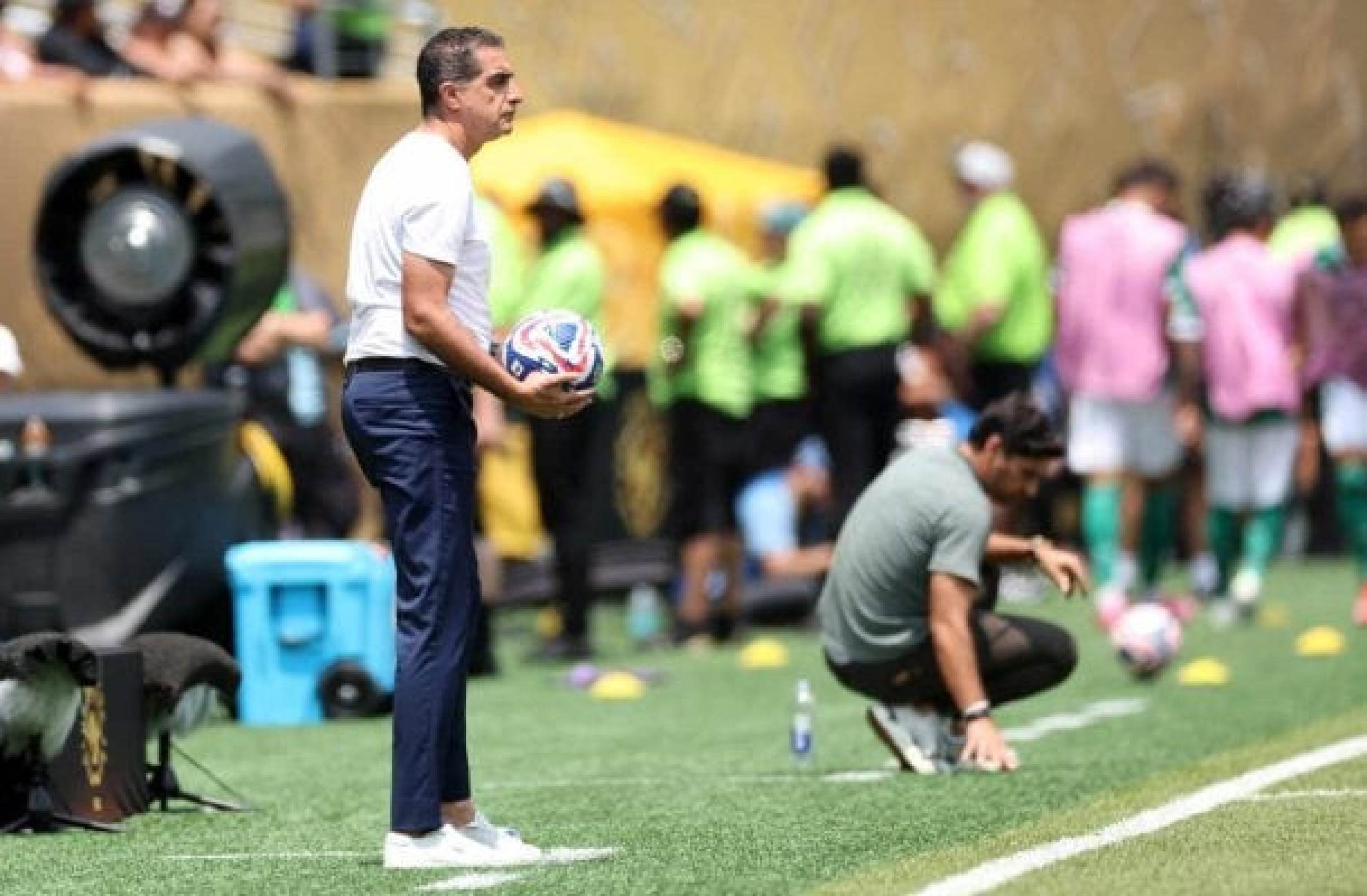 Paiva se manifesta e dá versão sobre interferência de Textor no Botafogo