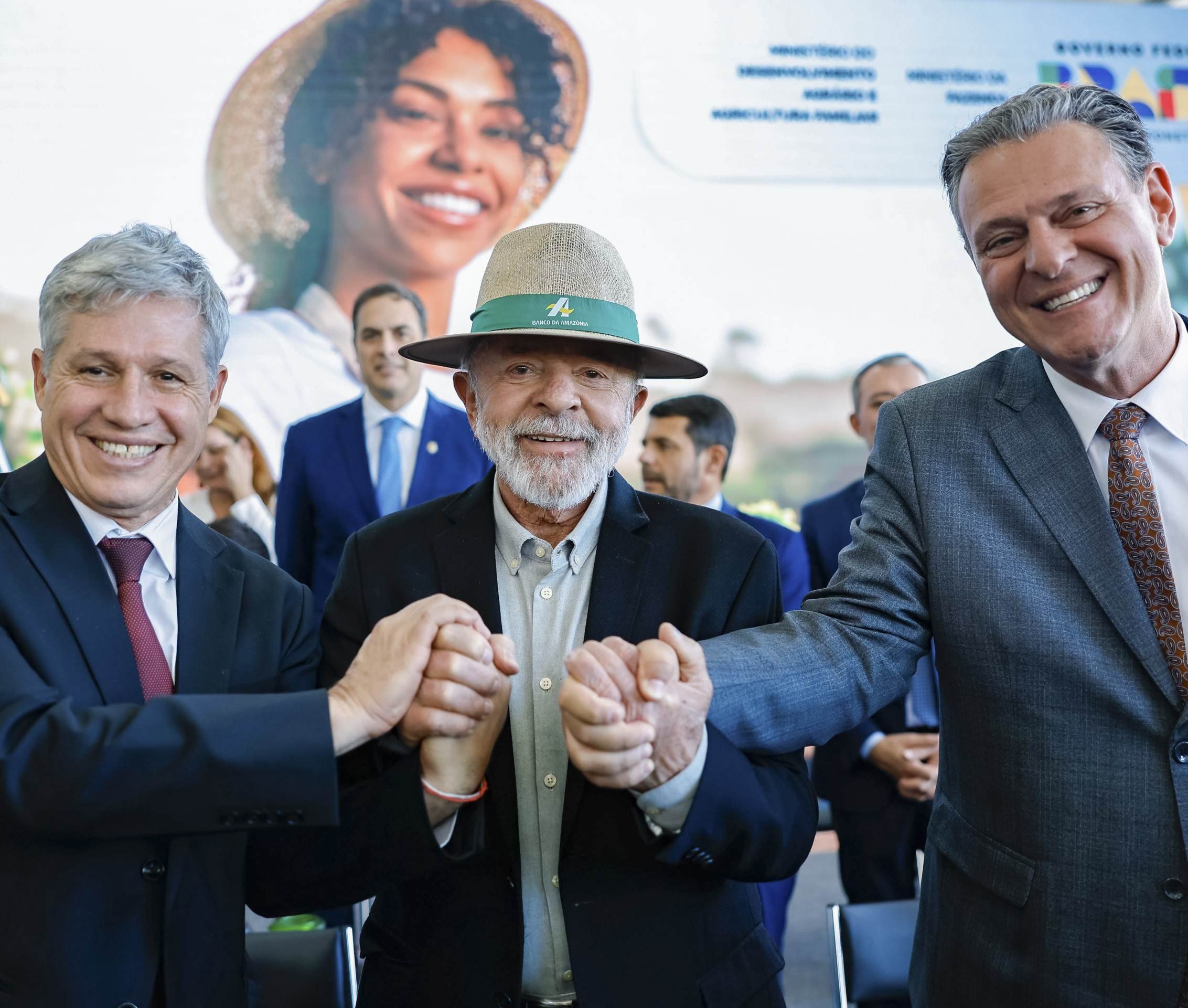 Lula anuncia renegociação de R$ 12 bilhões para produtores endividados