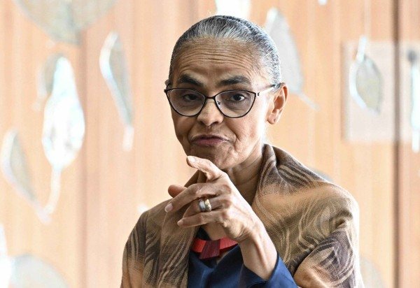  Brazilian Environment Minister Marina Silva gestures as she waits before the launching of the 2025/26 Harvest Plan at Planalto Palace in Brasilia on June 30, 2025. The government will offer approximately R$ 600 billion (US$ 110 billion) in credit lines for agribusiness and family farming. (Photo by Evaristo SA / AFP)
      Caption 