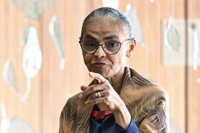 Brazilian Environment Minister Marina Silva gestures as she waits before the launching of the 2025/26 Harvest Plan at Planalto Palace in Brasilia on June 30, 2025. The government will offer approximately R$ 600 billion (US$ 110 billion) in credit lines for agribusiness and family farming. (Photo by Evaristo SA / AFP)
      Caption  -  (crédito:  AFP)