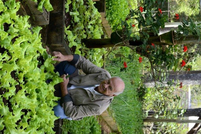 Uma das preocupações de Pete Coe, criador do Bálsamo, é com a alimentação: cultivo de hortaliças e sem proteína animal 