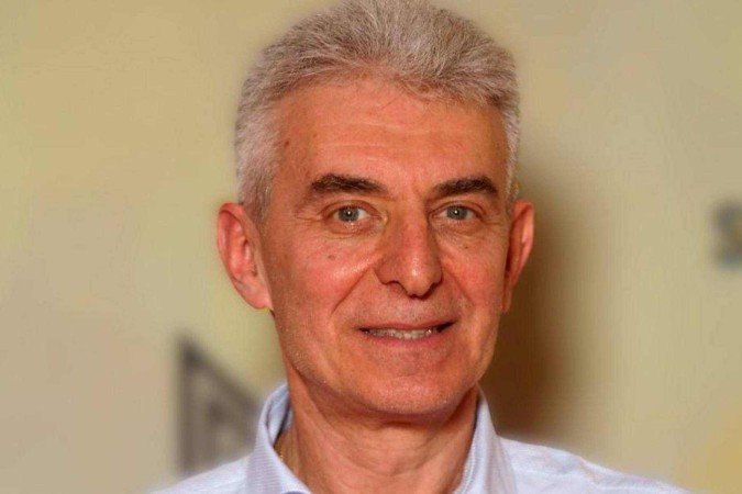 O que aconteceu com Pier inspirou uma série italiana de sucesso. Ao lado do ator Pierpaolo Spollon, ele mostra uma foto do ator que o interpreta: Luca Argentero - (crédito: Getty Images) O que aconteceu com Pier inspirou uma série italiana de sucesso. Ao lado do ator Pierpaolo Spollon, ele mostra uma foto do ator que o interpreta: Luca Argentero - (crédito: Getty Images)