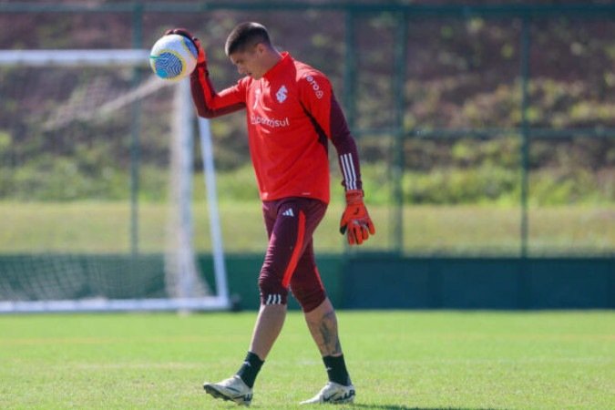 Rochet está liberado para realizar atividades com os preparadores de goleiros - (crédito: Foto Ricardo Duarte/Internacional) Rochet está liberado para realizar atividades com os preparadores de goleiros - (crédito: Foto Ricardo Duarte/Internacional)