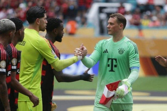 Neuer (direita) e Rossi, goleiro do Flamengo, tiveram conversa inesperada nos bastidores do Hard Rock Stadium - (crédito: Foto: Gilvan de Souza/Flamengo) Neuer (direita) e Rossi, goleiro do Flamengo, tiveram conversa inesperada nos bastidores do Hard Rock Stadium - (crédito: Foto: Gilvan de Souza/Flamengo)