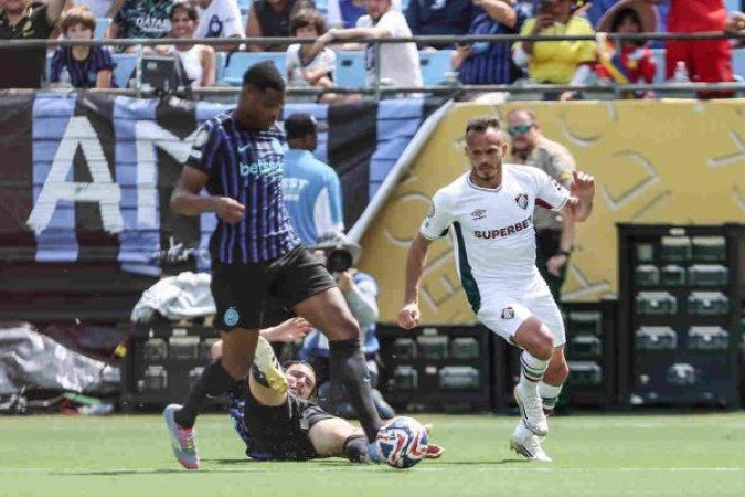 RENÊ - Seu começo de jogo não era bom, levando cartão muito cedo. No entanto, conseguiu segurar a onda contra Dumfries e, depois, Luis Henrique. NOTA 7,0. Foto: LUCAS MERÇON / FLUMINENSE F.C.
