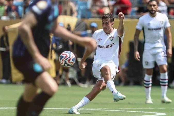 BERNAL - Fez um jogo muito correto, sendo outro pilar na marcaÃ§Ã£o quase que perfeita do Fluminense no jogo. NOTA 7,5. Foto: LUCAS MERÃ?ON / FLUMINENSE F.C.