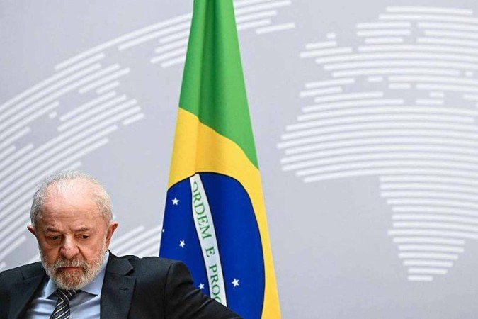 Lula é 'incoerente no exterior' e 'impopular no Brasil', diz revista britânica The Economist - (crédito: Reprodução/The Economist) Lula é 'incoerente no exterior' e 'impopular no Brasil', diz revista britânica The Economist - (crédito: Reprodução/The Economist)