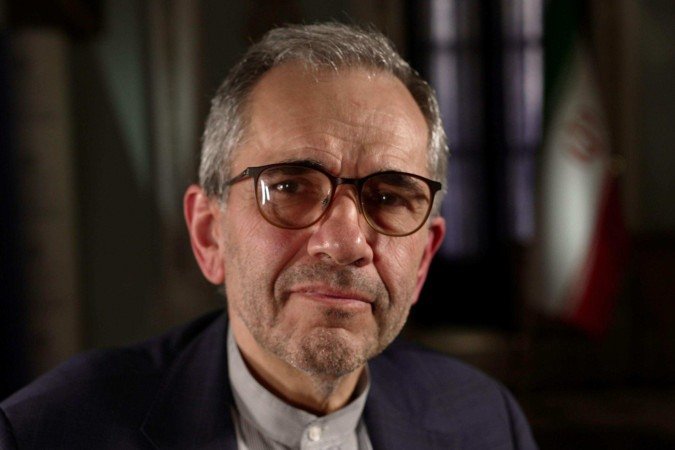 Fumaça sobe após um ataque ao prédio usado pela Rede de Notícias da República Islâmica do Irã, no dia 16 de junho - (crédito: Getty Images) Fumaça sobe após um ataque ao prédio usado pela Rede de Notícias da República Islâmica do Irã, no dia 16 de junho - (crédito: Getty Images)