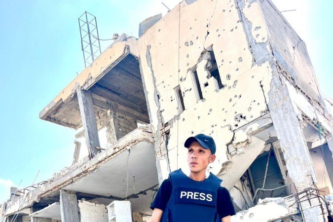 Ibrahim Abu Ghazaleh, 27 anos, repórter fotográfico, sobrevivente do ataque ao Café Al-Baqa