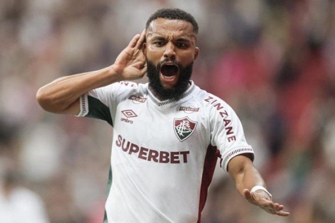 SAMUEL XAVIER - Tinha um verdadeiro desafio para marcar Dimarco e Mkhitaryan pelo lado direito de defesa. Foi muito bem no teste, ajudando demais seus companheiros na marcação. NOTA 7,0. Foto: MARCELO GONÇALVES / FLUMINENSE F.C.