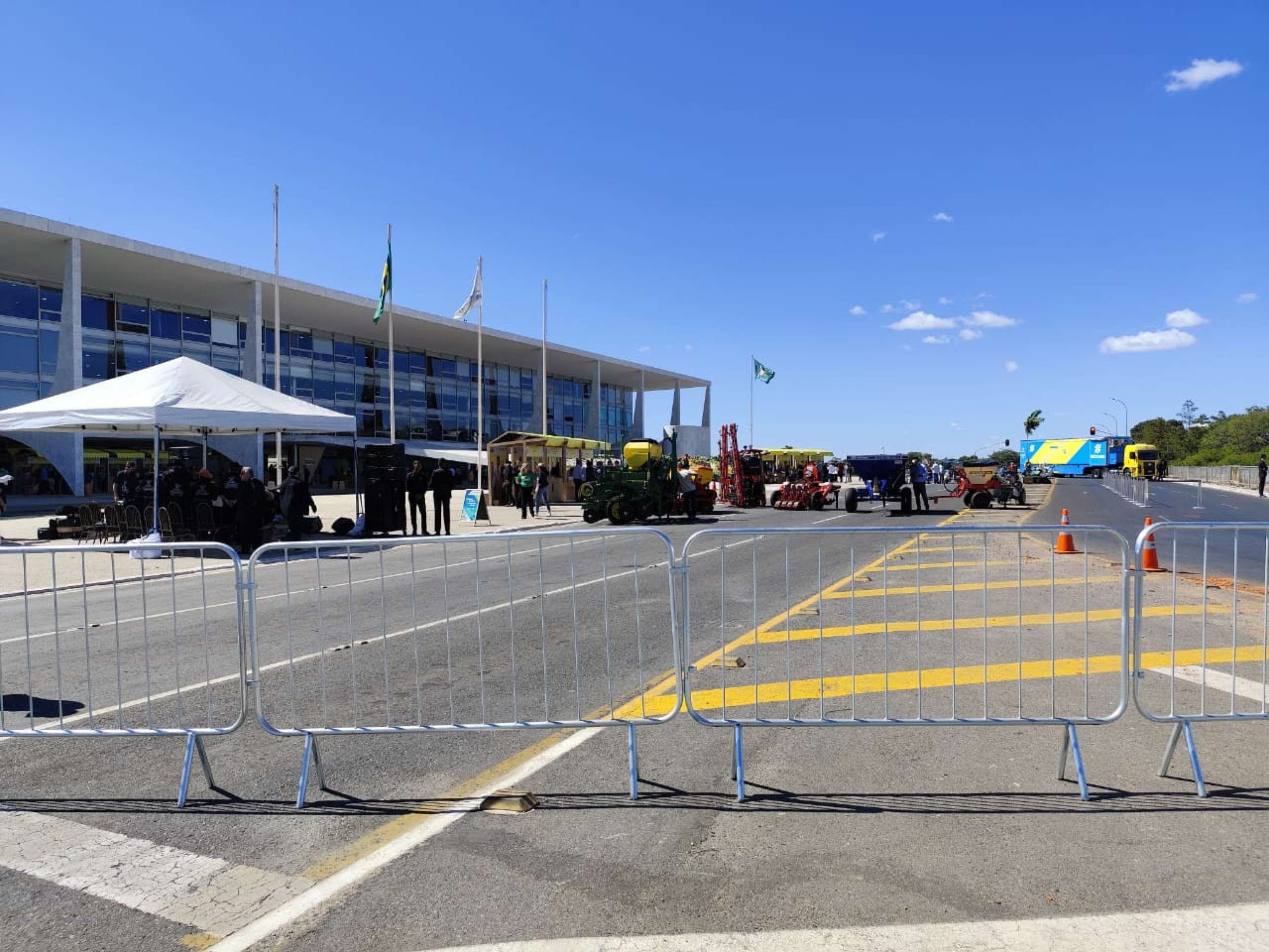 Trânsito interditado no acesso à Praça dos Três Poderes nesta segunda (30/6) Trânsito interditado no acesso à Praça dos Três Poderes nesta segunda (30/6)