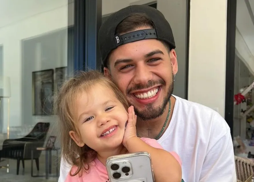 Zé Felipe revela plano com os filhos após rumor de disputa pela guarda Zé Felipe revela plano com os filhos após rumor de disputa pela guarda