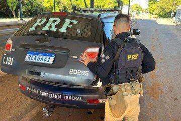 A prisão ocorreu na BR-040, em Luziânia, durante uma ação integrada com a Polícia Civil do Paraná (PCPR). - (crédito: PRF) A prisão ocorreu na BR-040, em Luziânia, durante uma ação integrada com a Polícia Civil do Paraná (PCPR). - (crédito: PRF)