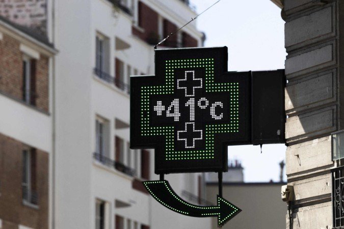 Onda de calor coloca Paris em alerta e fecha escolas na Europa