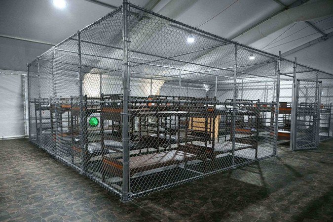 As celas do centro de detenção de imigrantes conhecido como 