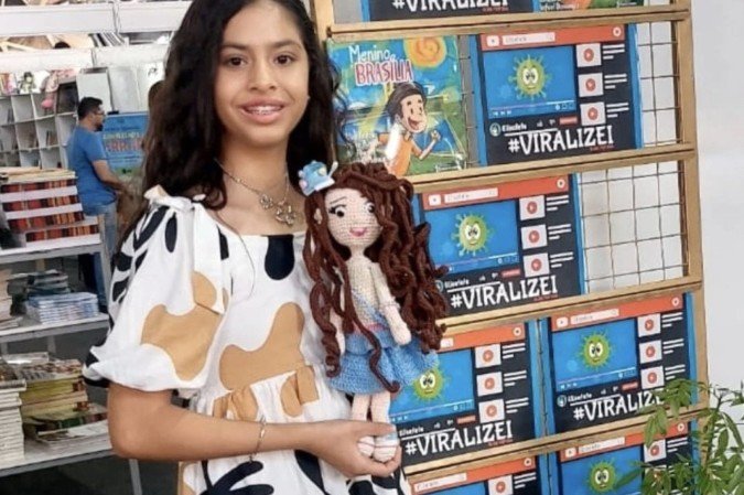 Escritora Elise Feitosa, de 13 anos, abre a jornada literária de ações nas escolas públicas do Distrito Federal - (crédito: 3º Prêmio Candanguinho de Poesia Infantojuvenil) Escritora Elise Feitosa, de 13 anos, abre a jornada literária de ações nas escolas públicas do Distrito Federal - (crédito: 3º Prêmio Candanguinho de Poesia Infantojuvenil)
